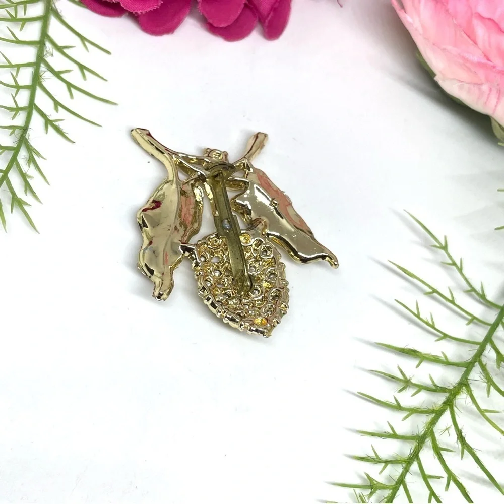 VINTAGE⚜️Strawberry Aurora Borealis Crystal Brooch